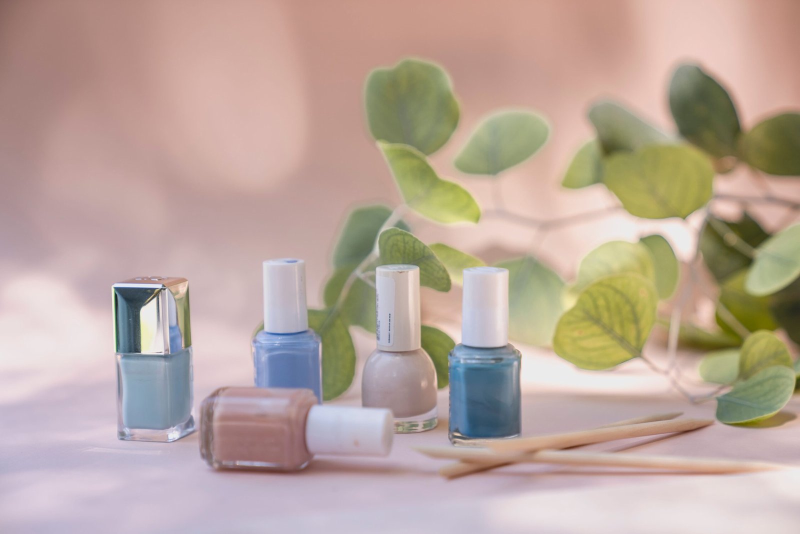 Soin des ongles et manucure réalisés dans un environnement professionnel